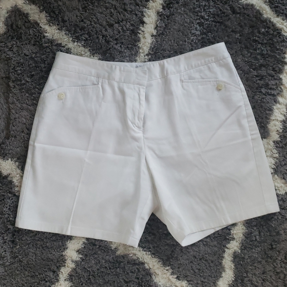 Izod white shorts with front pockets